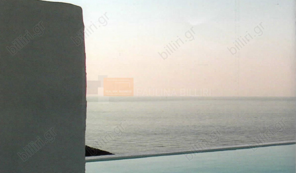 Πισίνα - θέα . Swimming pool - view